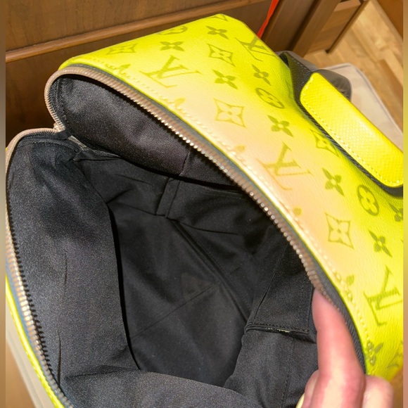 MEN LOUIS VUITTON BACKPACK - Picture 4 of 5